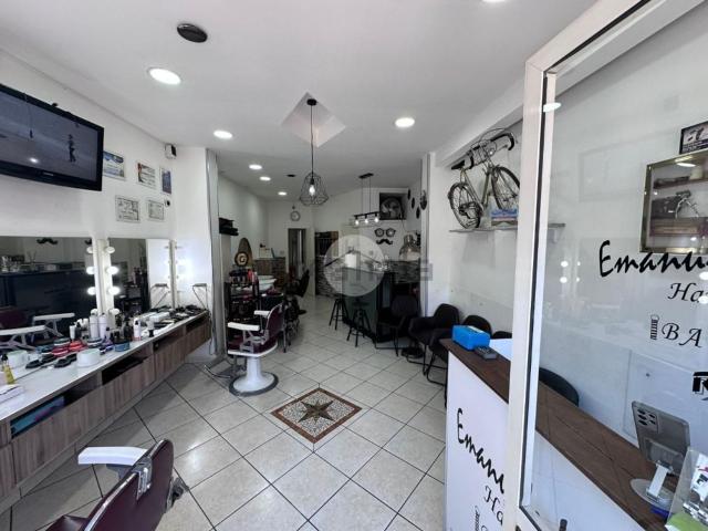 Locale Commerciale in affitto a Camaldoli, Campania