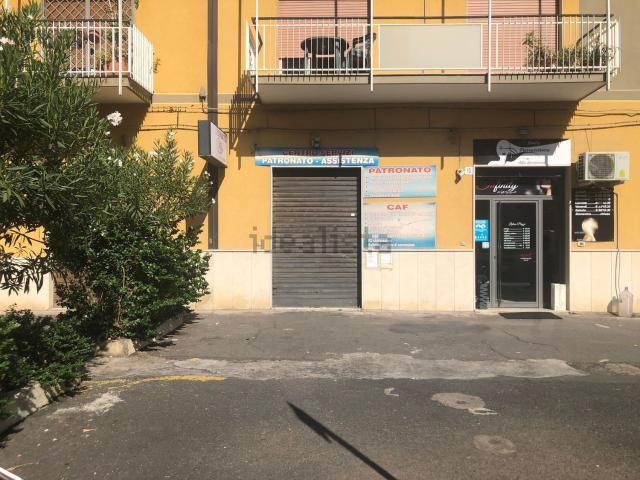 Locale Commerciale in affitto a Picanello-Ognina-Barriera-Canalicchio, Catania