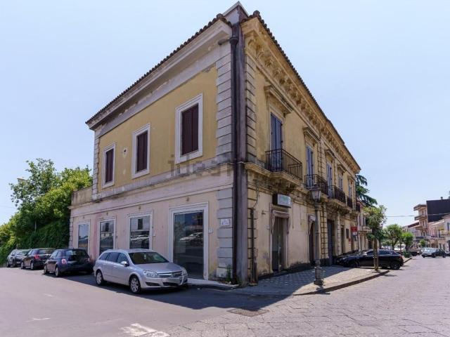 Locale Commerciale in affitto a Zafferana Etnea, Sicilia