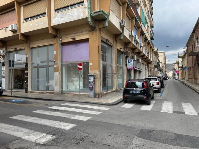 Locale Commerciale in affitto a Avola, Siracusa
