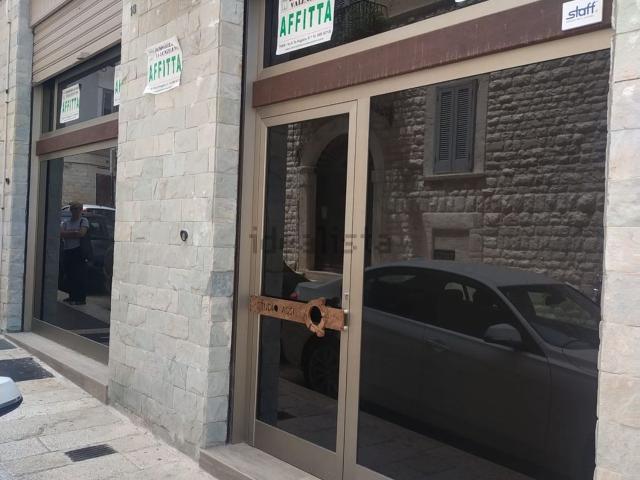 Locale Commerciale in affitto a Puglia, Barletta-andria-trani