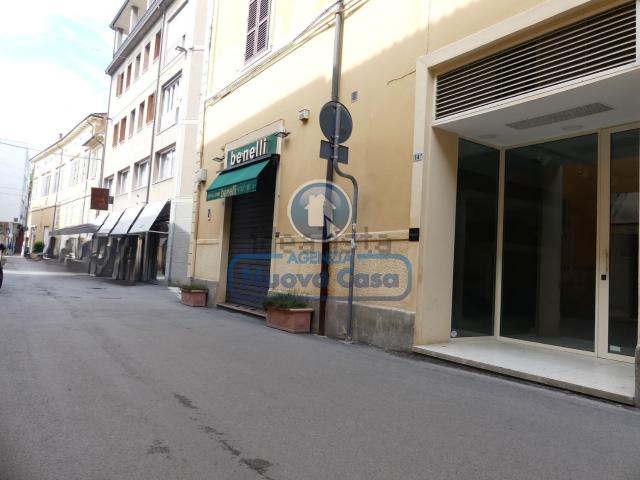 Locale Commerciale in affitto a Corso Nord, Ravenna