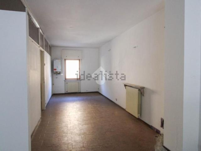 Locale Commerciale in affitto a Comunità Montana della Valle Brembana, San Pellegrino Terme