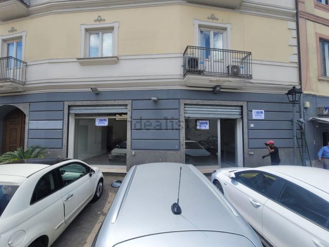 Locale Commerciale in affitto a Centro Storico, Caserta