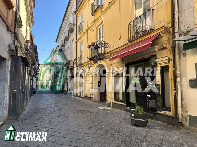 Locale Commerciale in affitto a Centro Storico, Caserta