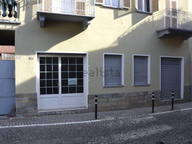 Locale Commerciale in affitto a Piemonte, Biella