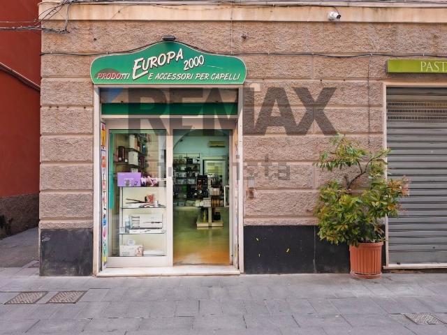 Locale Commerciale in affitto a Medio Ponente, Serra Riccò