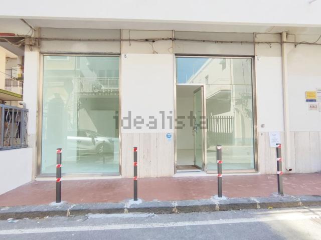 Locale Commerciale in affitto a San Giovanni La Punta, Sicilia