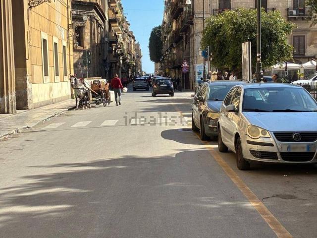 Locale Commerciale in affitto a I Circoscrizione, Palermo