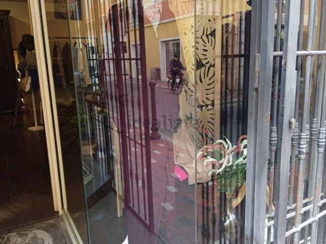 Locale Commerciale in affitto a Bordighera, Liguria