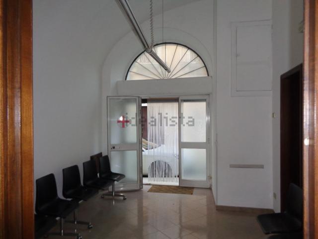 Locale Commerciale in affitto a Puglia, Bari