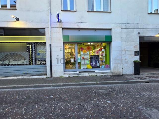 Locale Commerciale in affitto a San Bartolomeo, Como