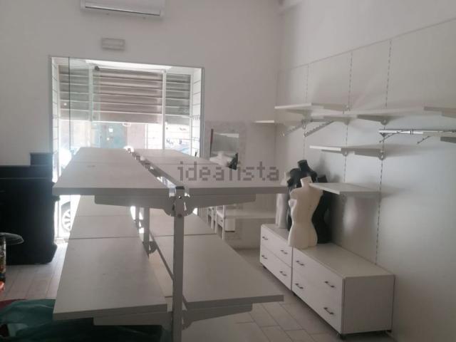 Locale Commerciale in affitto a Rione Ortodonico, Pozzuoli