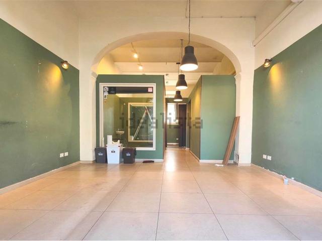 Locale Commerciale in affitto a Santissima Annunziata, Bagni Di Lucca Ponte