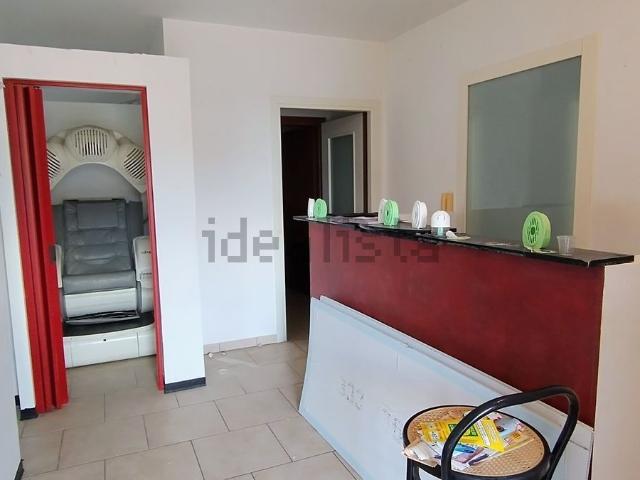 Locale Commerciale in affitto a Marche, Fermo