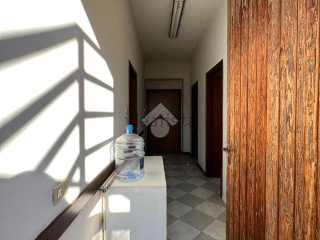 Locale Commerciale in affitto a Trescore Balneario, Lombardia