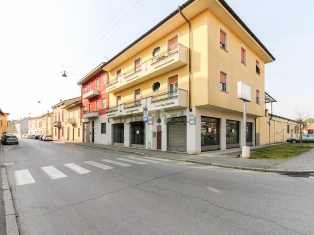 Locale Commerciale in affitto a Soresina, Lombardia