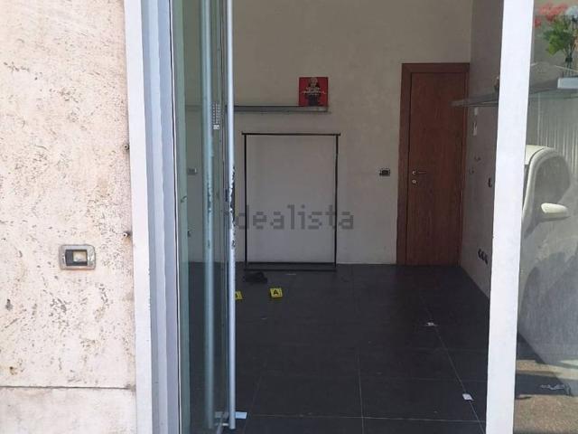 Locale Commerciale in affitto a Municipio Roma I, Roma Capitale