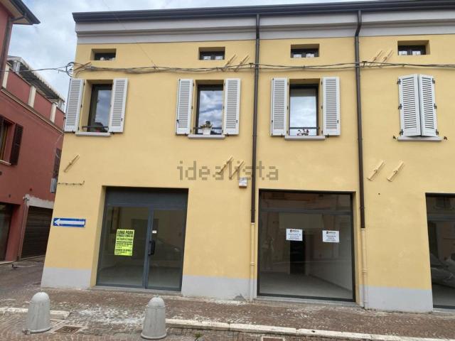 Locale Commerciale in affitto a Unione Comuni Modenesi Area Nord, Finale Emilia