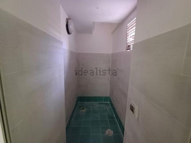 Locale Commerciale in affitto a Casagiove, Campania