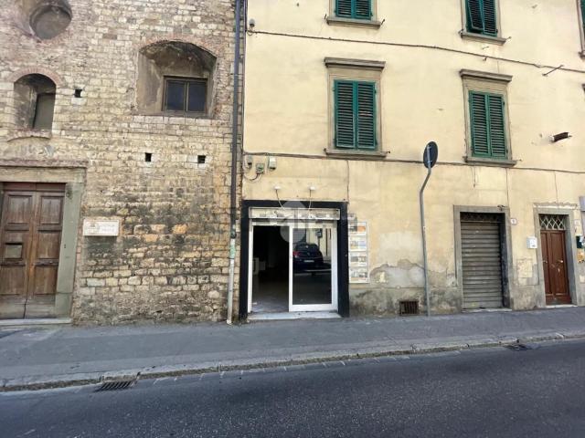 Locale Commerciale in affitto a I lecci, Prato