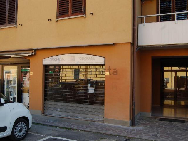 Locale Commerciale in affitto a Unione dei comuni Valli del Reno, Lavino e Samoggia, Bazzano