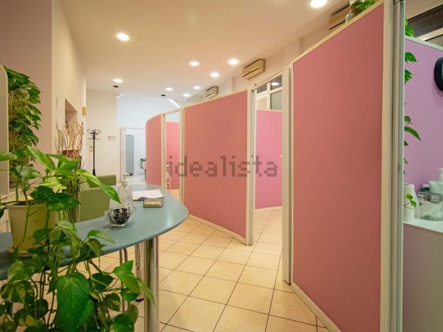 Locale Commerciale in affitto a Porto-Saragozza, Bologna