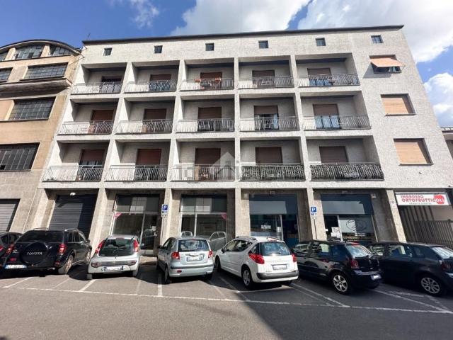 Locale Commerciale in affitto a Robbiano, Giussano