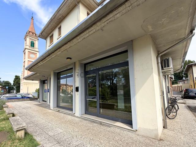 Locale Commerciale in affitto a Unione Alto Ferrarese, Sant'agostino