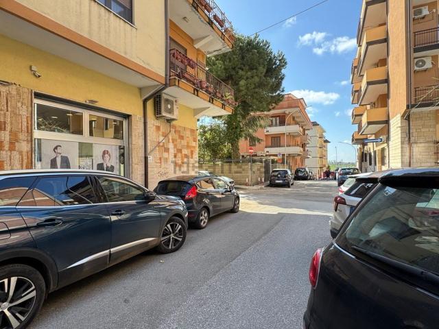Locale Commerciale in affitto a Calabria, Vibo Valentia