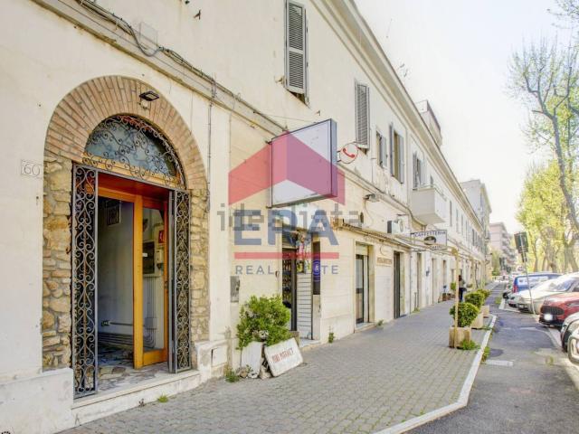 Locale Commerciale in affitto a Borgo Odescalchi, Roma Capitale