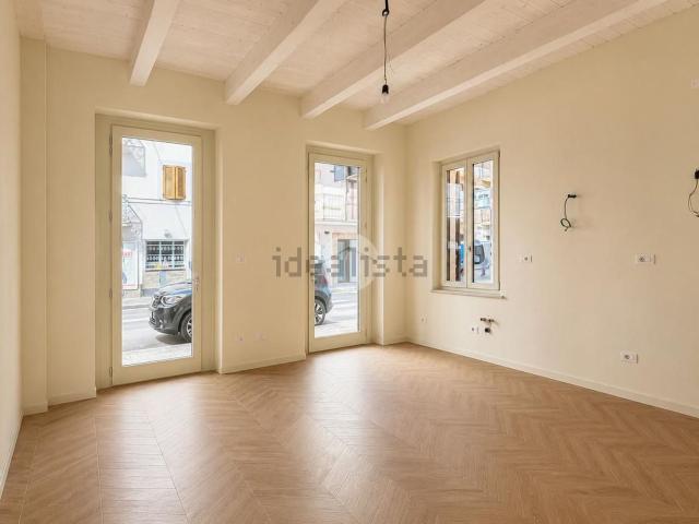 Locale Commerciale in affitto a San Marone, Marche