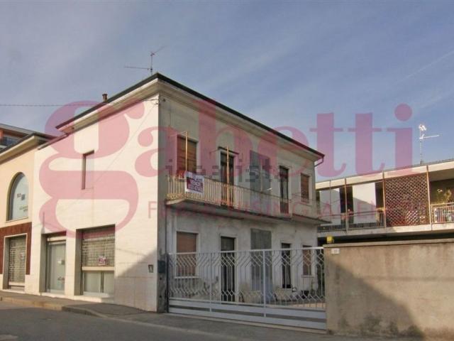 Locale Commerciale in affitto a Busto Arsizio, Lombardia