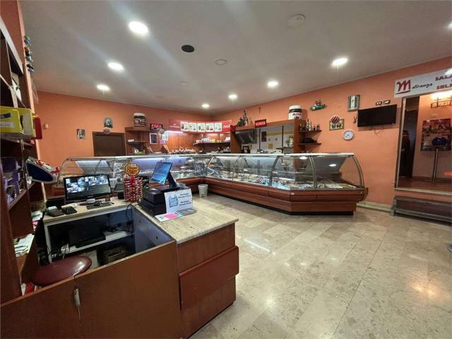 Locale Commerciale in affitto a IV Circoscrizione, Palermo