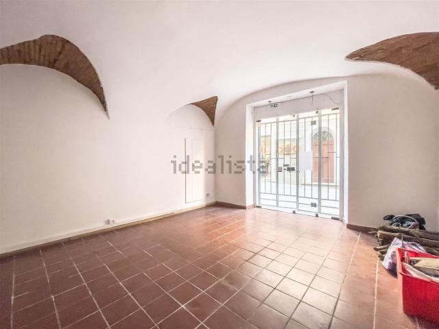 Locale Commerciale in affitto a Olmo, Sarzana