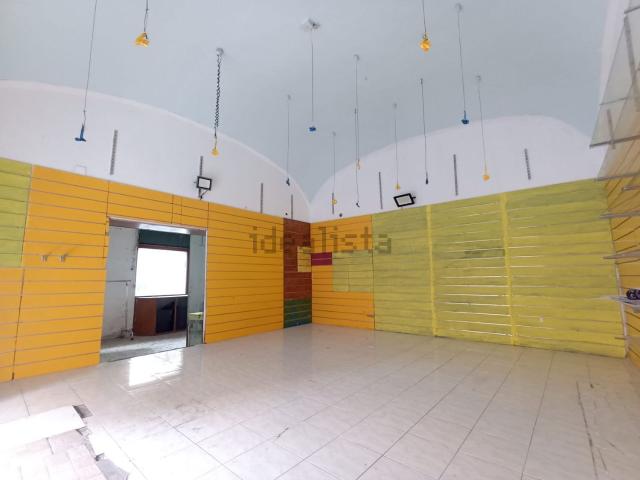 Locale Commerciale in affitto a Scafati, Campania
