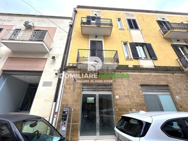 Locale Commerciale in affitto a Puglia, Lecce