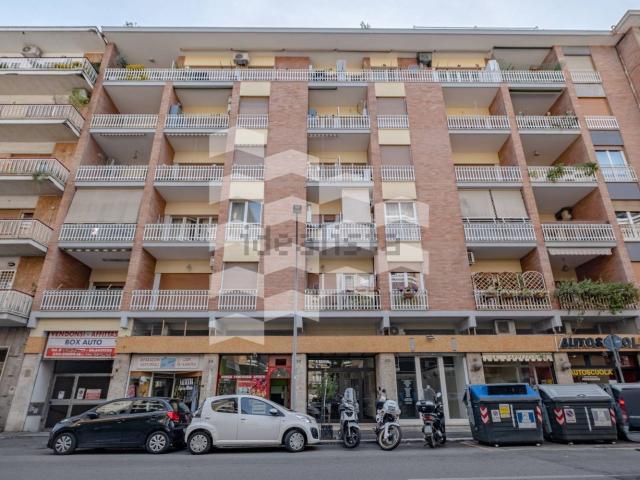 Locale Commerciale in affitto a Municipio Roma XIV, Roma Capitale