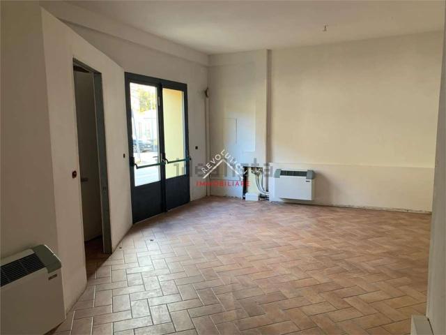 Locale Commerciale in affitto a Citerna, Umbria