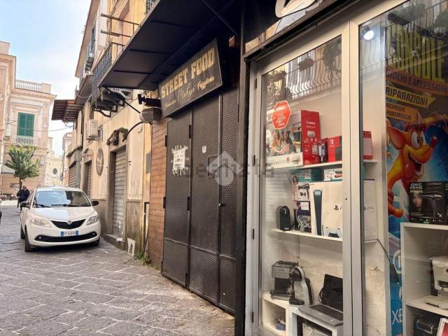 Locale Commerciale in affitto a Borgo San Lorenzo, Aversa