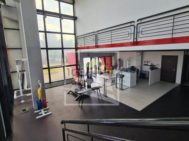 Locale Commerciale in affitto a Mancasale, Re