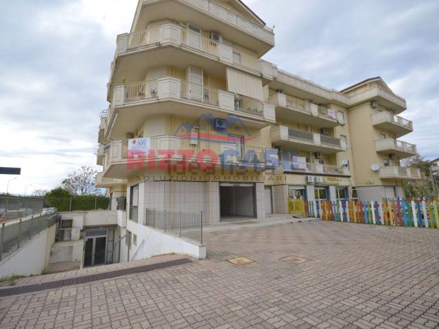 Locale Commerciale in affitto a Corigliano-Rossano, Calabria