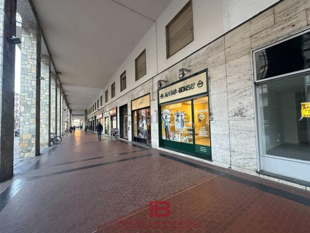 Locale Commerciale in affitto a Cuneo Nuova, Piemonte