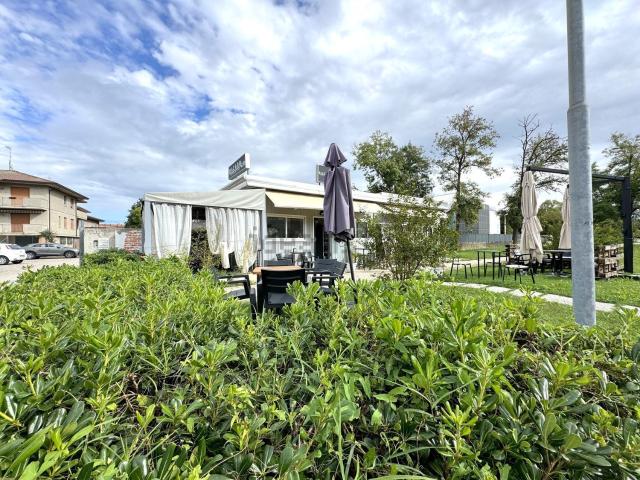 Locale Commerciale in affitto a Taglio Di Po, Veneto