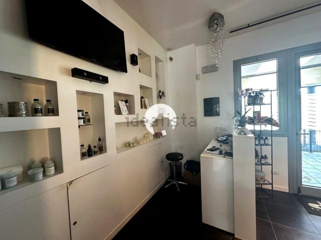 Locale Commerciale in affitto a Buco del Signore, Re
