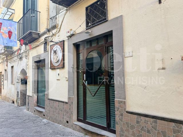 Locale Commerciale in affitto a Angri, Campania
