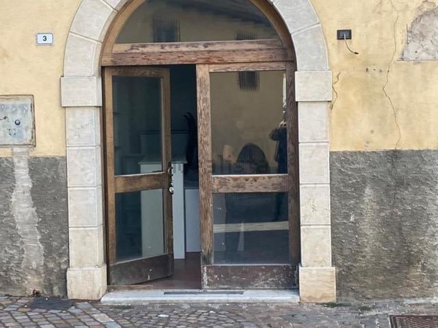 Locale Commerciale in affitto a Comunità Alta Valsugana e Bersntol, Centa San Nicolò