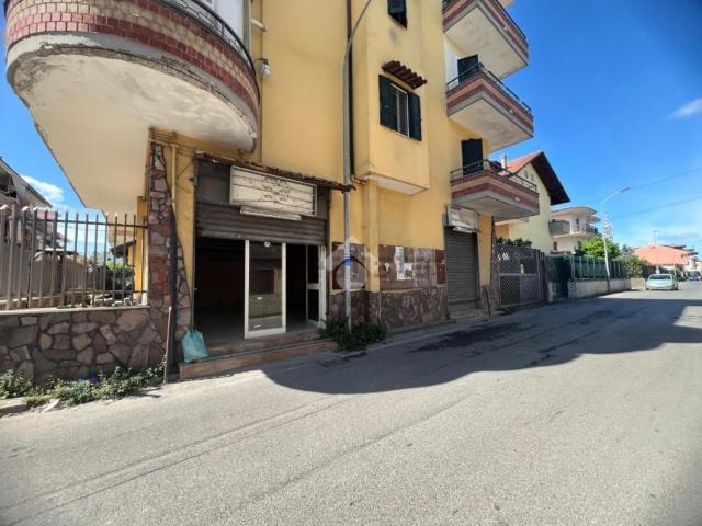 Locale Commerciale in affitto a Mugnano Di Napoli, Campania