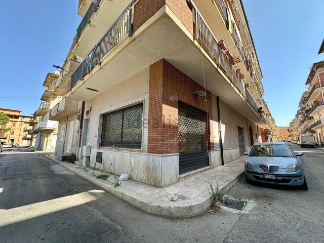 Locale Commerciale in affitto a Partinico, Sicilia