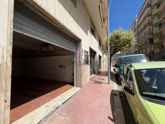 Locale Commerciale in affitto a Isernia, Molise